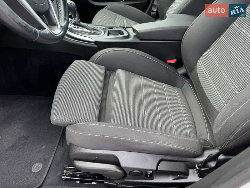 Универсал Opel Insignia 2015 в Хусте