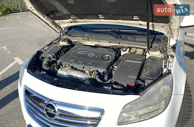 Универсал Opel Insignia 2013 в 