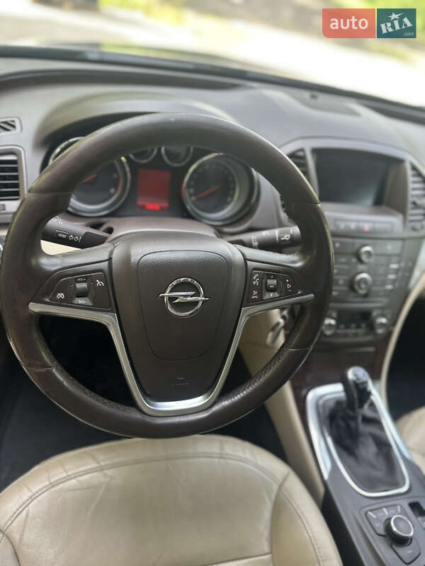 Седан Opel Insignia 2009 в Сторожинце