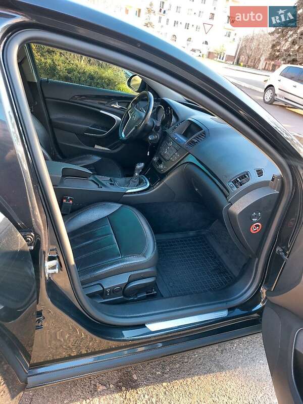 Седан Opel Insignia 2010 в Чорноморську