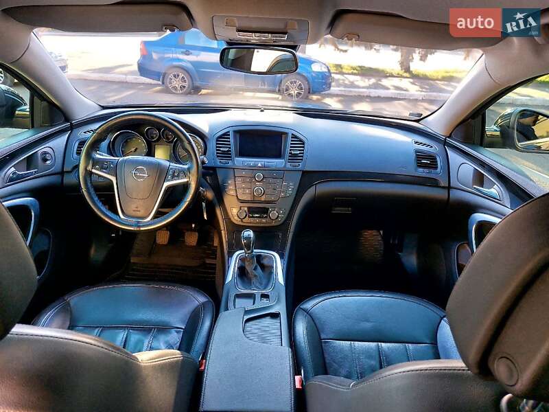 Седан Opel Insignia 2010 в Чорноморську