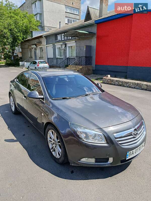 Седан Opel Insignia 2010 в Знаменке