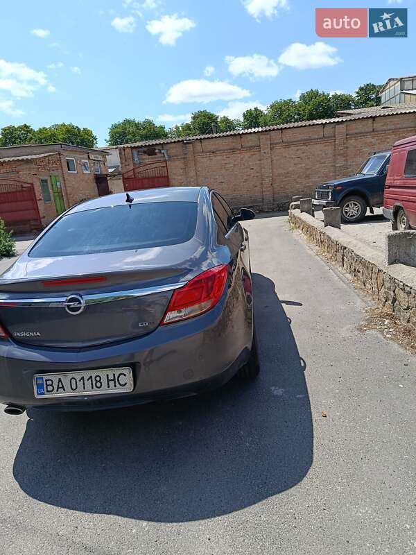 Седан Opel Insignia 2010 в Знаменке