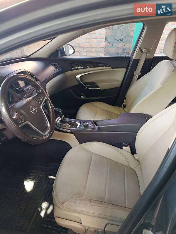Седан Opel Insignia 2010 в Знаменке