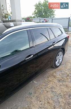 Универсал Opel Insignia 2017 в 