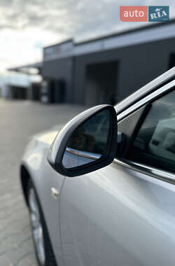 Универсал Opel Insignia 2016 в 