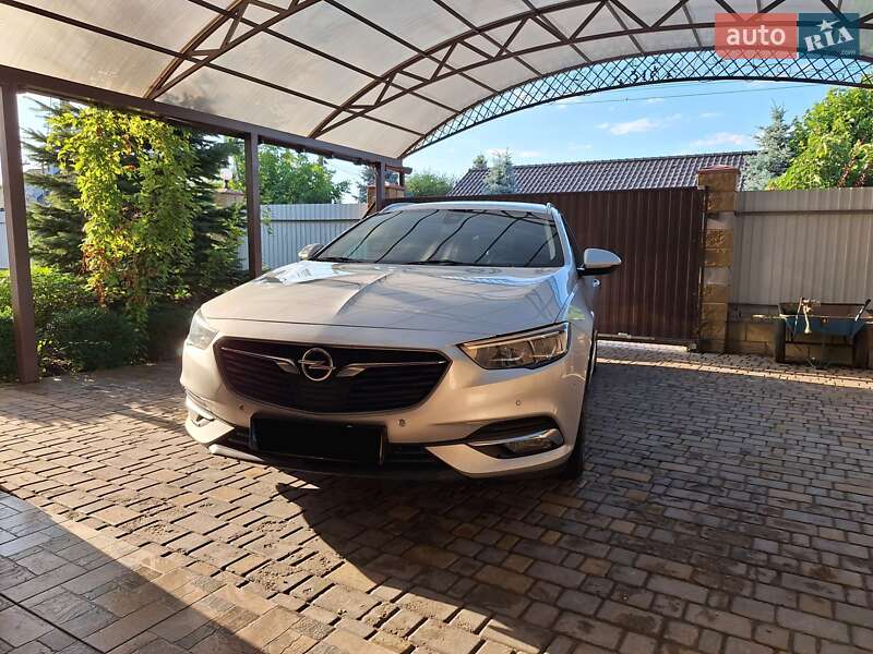 Универсал Opel Insignia 2017 в 