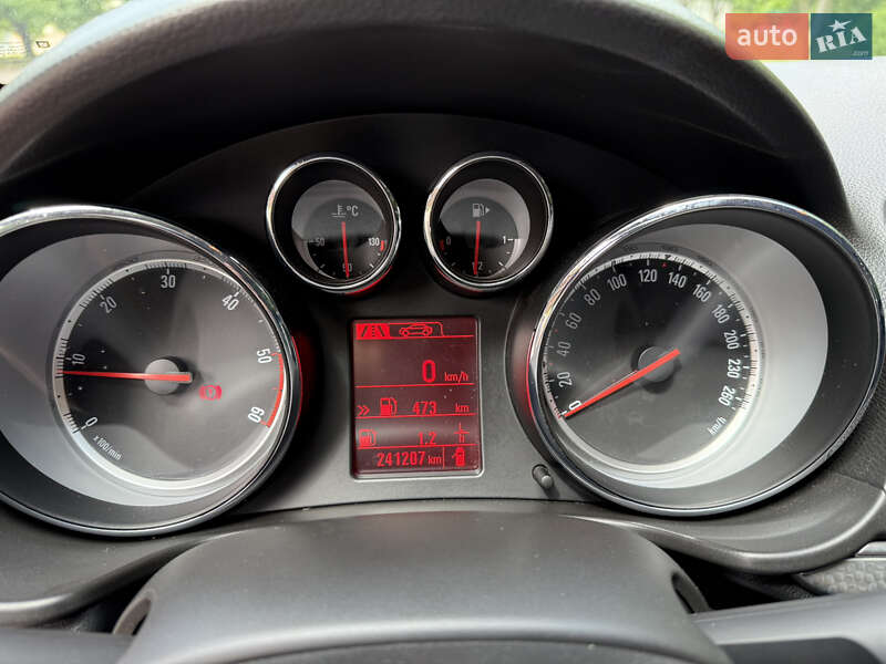 Седан Opel Insignia 2014 в Львове