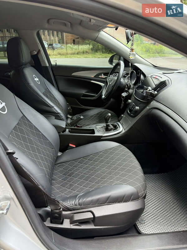 Седан Opel Insignia 2014 в Львове