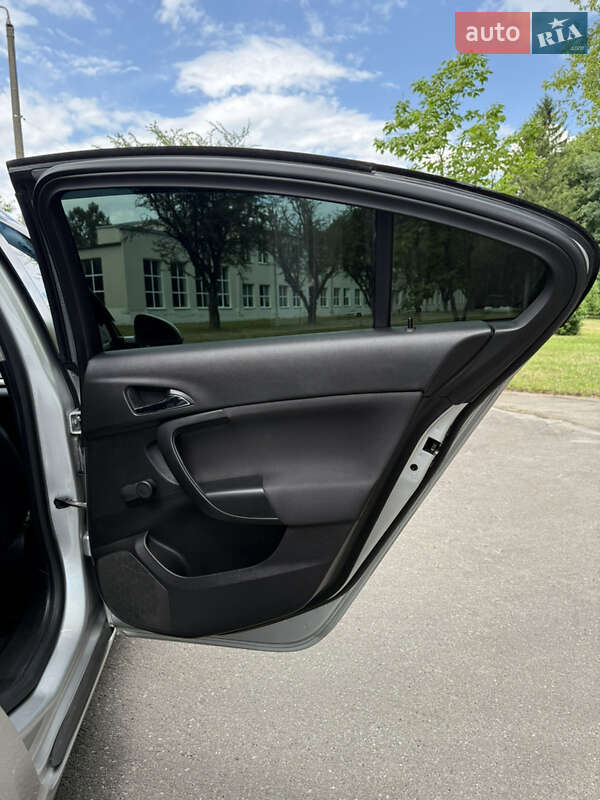 Седан Opel Insignia 2014 в Львове