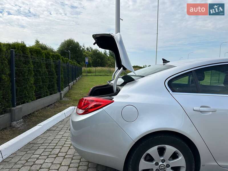 Седан Opel Insignia 2012 в Львове