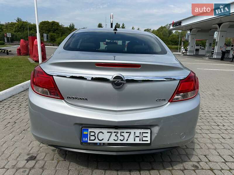 Седан Opel Insignia 2012 в Львове
