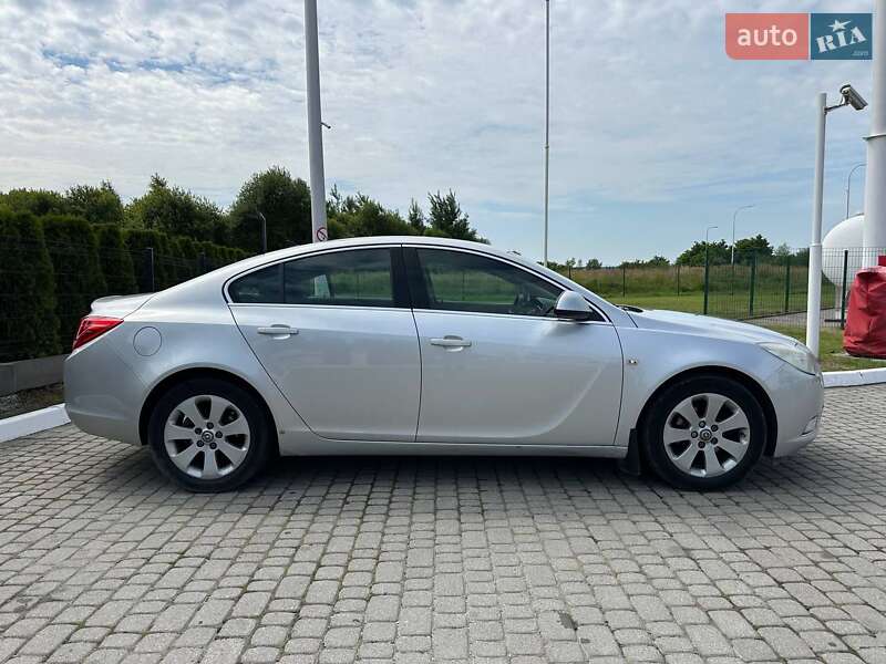Седан Opel Insignia 2012 в Львове