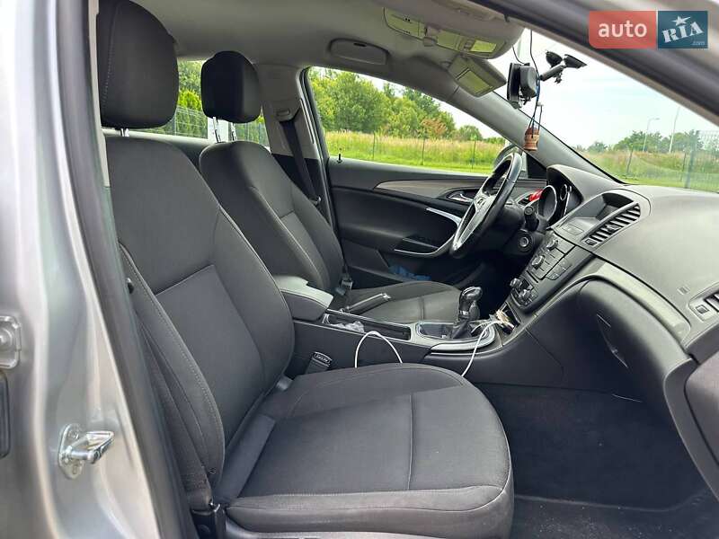 Седан Opel Insignia 2012 в Львове