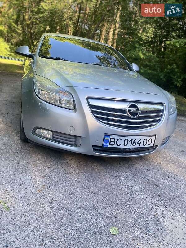 Седан Opel Insignia 2010 в Львові