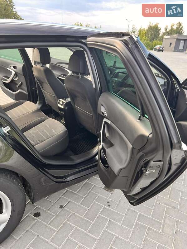 Універсал Opel Insignia 2010 в Сокалі