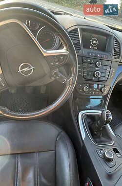 Лифтбек Opel Insignia 2011 в 
