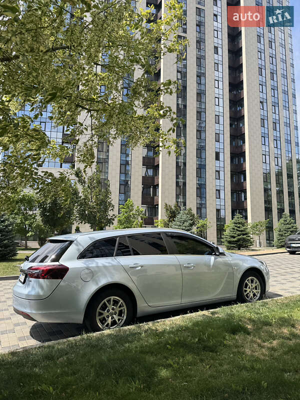 Універсал Opel Insignia 2015 в Дніпрі