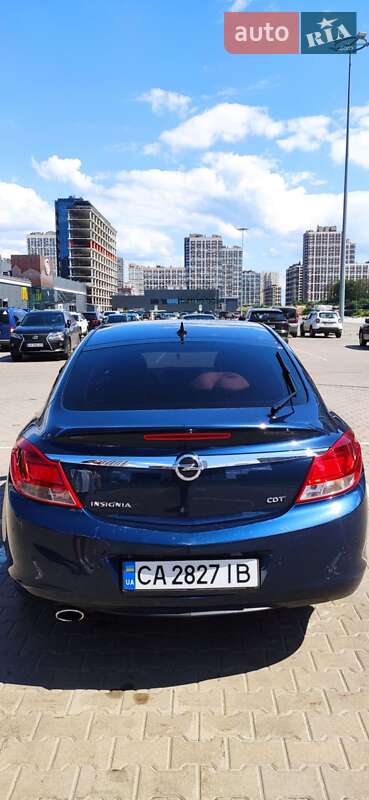 Седан Opel Insignia 2010 в Києві