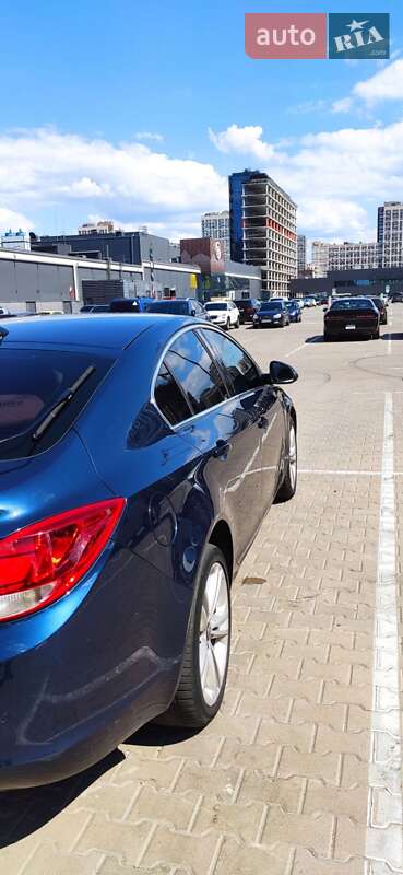 Седан Opel Insignia 2010 в Києві