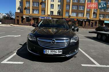 Универсал Opel Insignia 2014 в Вишневом