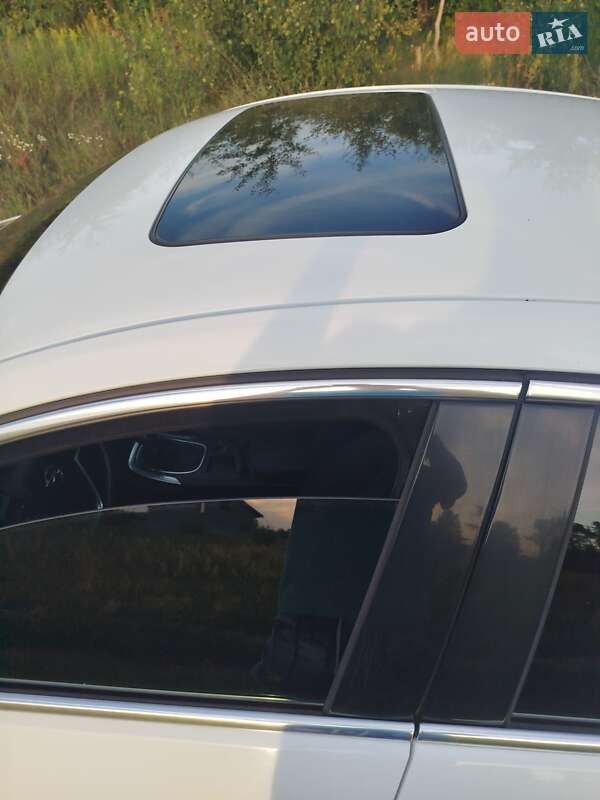 Седан Opel Insignia 2010 в Городке