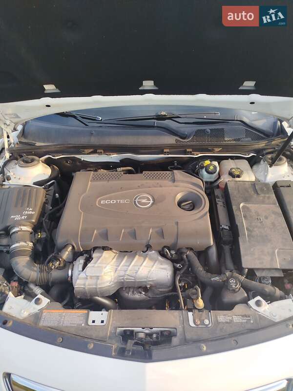 Седан Opel Insignia 2010 в Городке