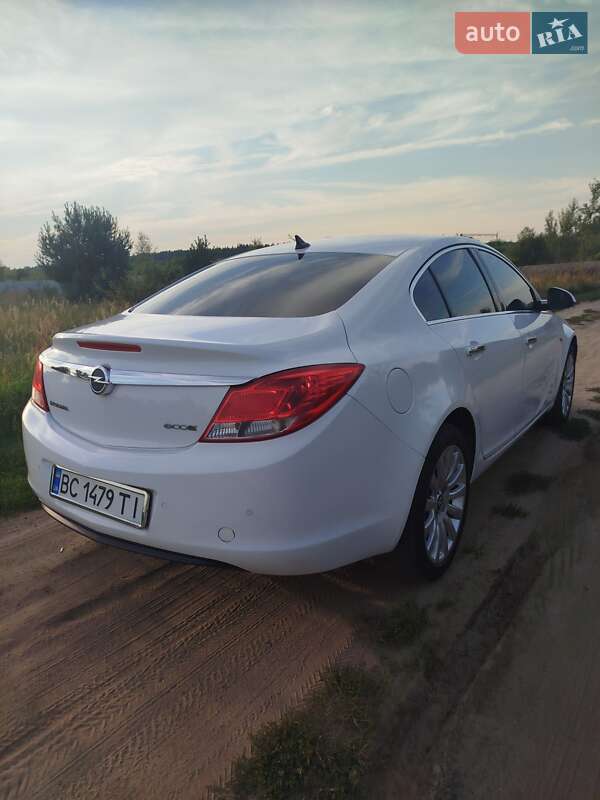 Седан Opel Insignia 2010 в Городке