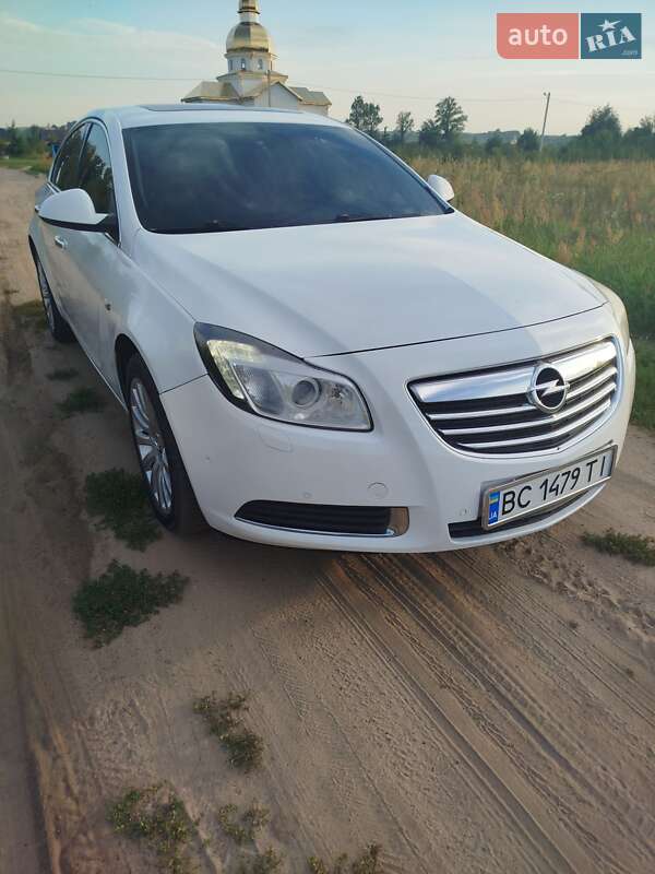 Седан Opel Insignia 2010 в Городке