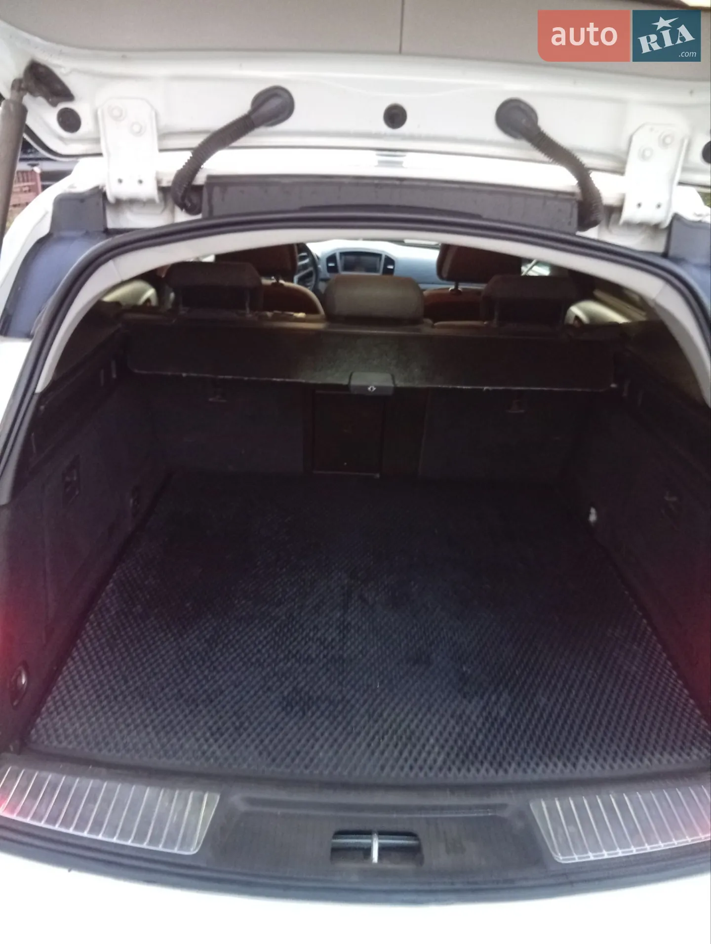 2010 Opel Insignia - мініатюра 3