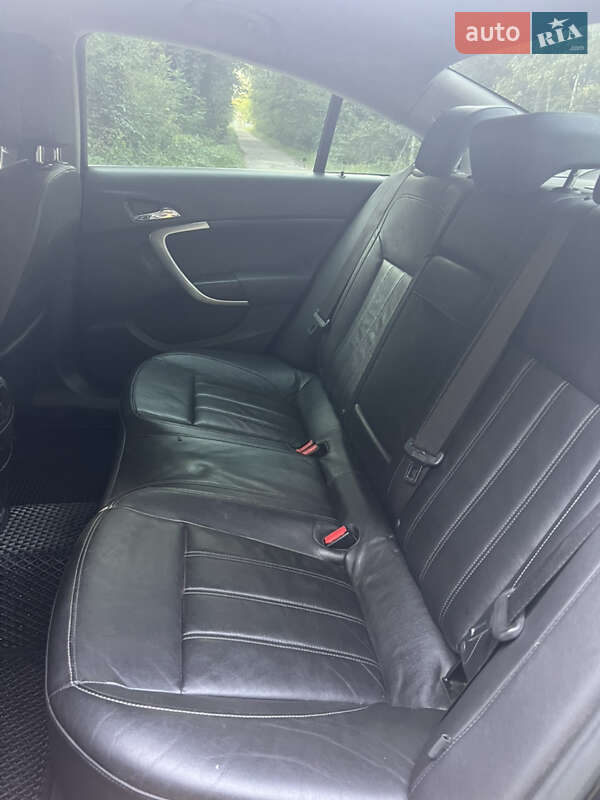 Седан Opel Insignia 2012 в Прилуках