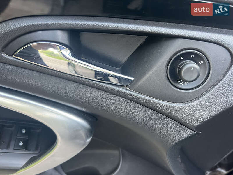 Седан Opel Insignia 2012 в Прилуках