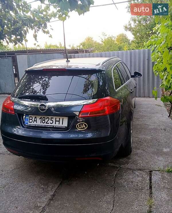 Универсал Opel Insignia 2010 в 
