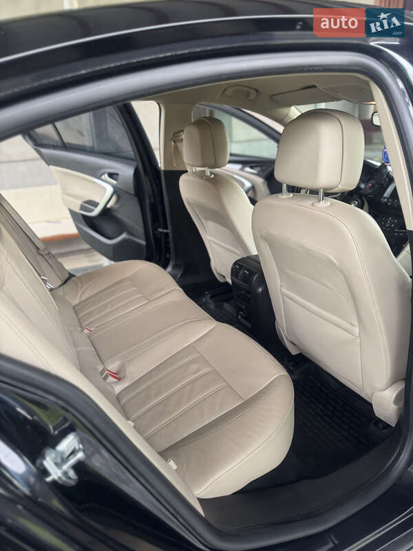 Седан Opel Insignia 2013 в Тячеве