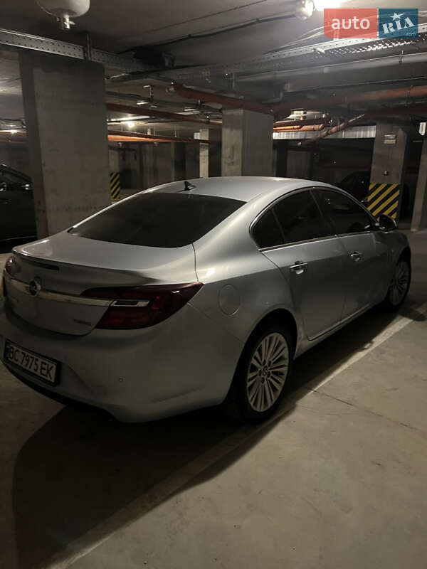 Седан Opel Insignia 2015 в Львові