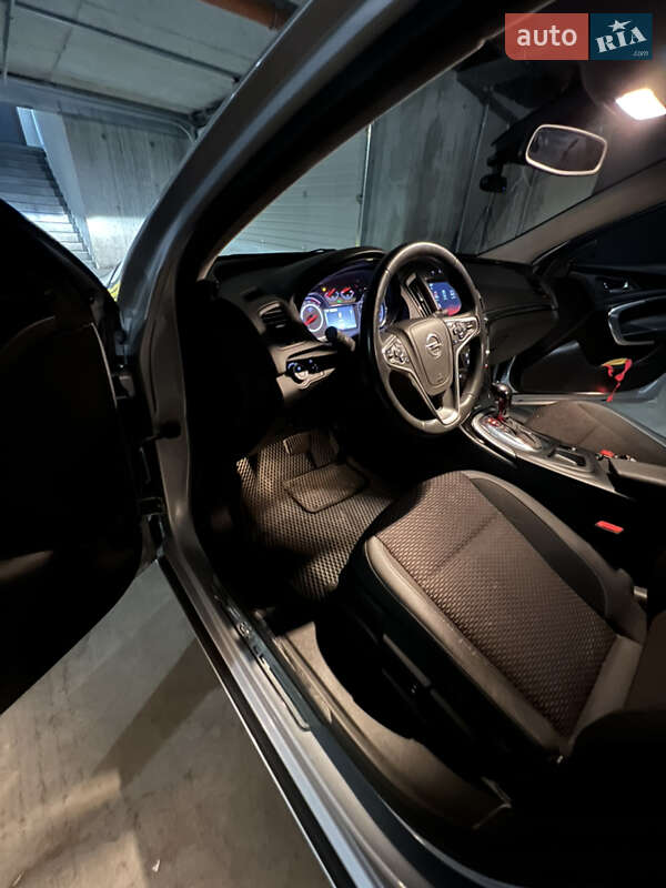 Седан Opel Insignia 2015 в Львові