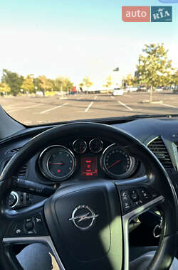 Универсал Opel Insignia 2010 в 