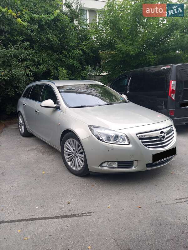 Универсал Opel Insignia 2011 в Звягеле