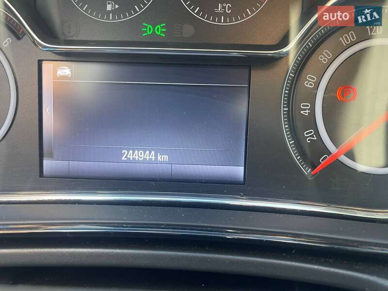 Універсал Opel Insignia 2015 в Звягелі