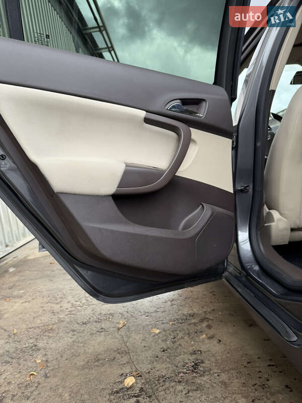 Ліфтбек Opel Insignia 2009 в Києві