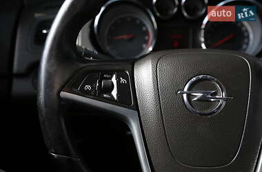 Седан Opel Insignia 2009 в  фото 17 Седан Opel Insignia 2009 в