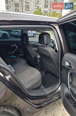 Универсал Opel Insignia 2013 в 