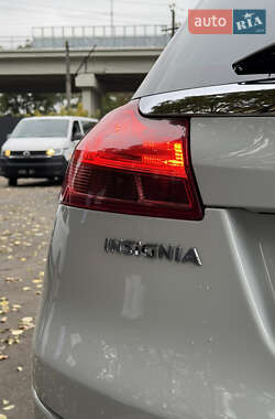 Универсал Opel Insignia 2010 в 