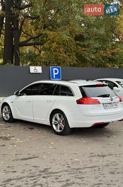 Универсал Opel Insignia 2010 в 