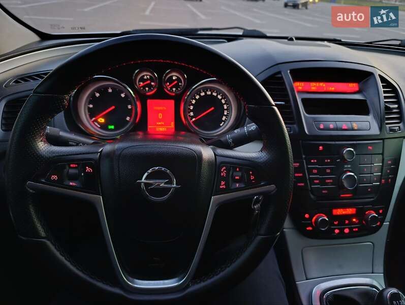 Седан Opel Insignia 2010 в Кам'янець-Подільському