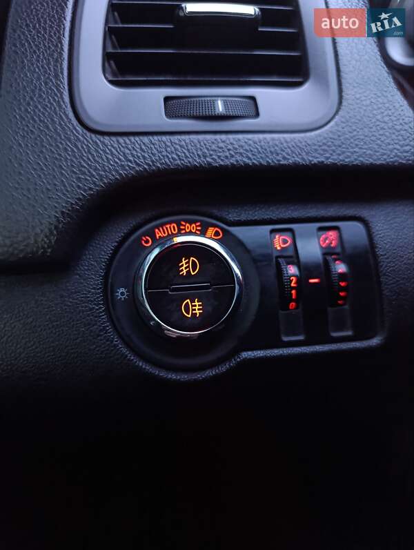 Седан Opel Insignia 2010 в Кам'янець-Подільському