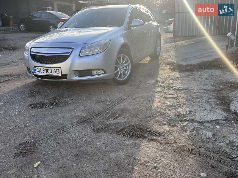 Універсал Opel Insignia 2010 в Черкасах