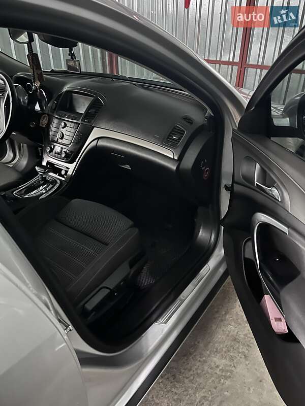 Універсал Opel Insignia 2010 в Черкасах