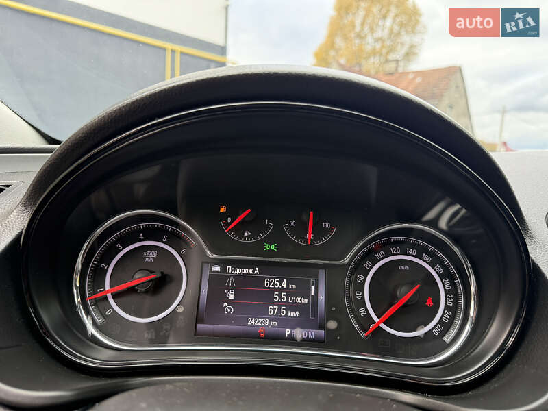 Універсал Opel Insignia 2015 в Кременці