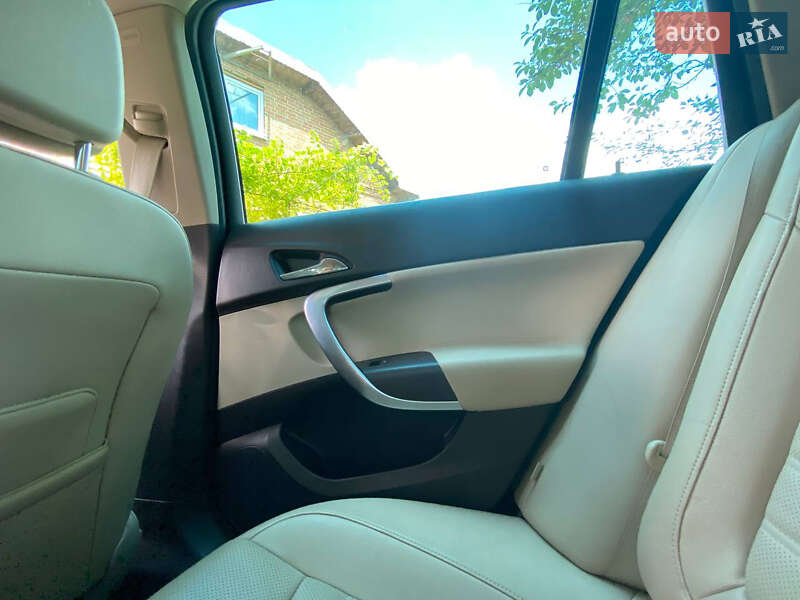 Универсал Opel Insignia 2011 в Золочеве